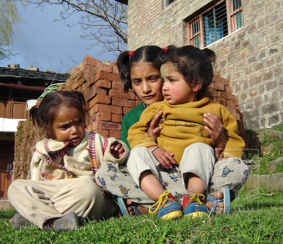 Naddi_Children,_India_wm