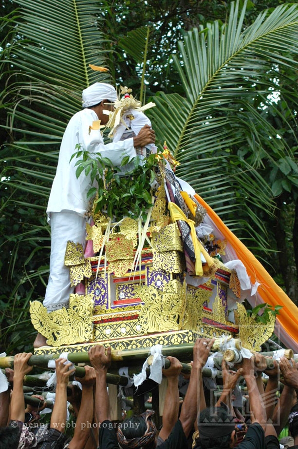 Top_man_of_cremation_104_10_wm