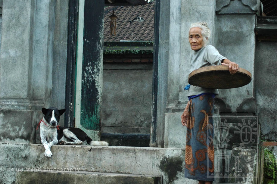 Woman_w_offerings_2_3_wm