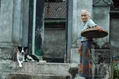 Woman_w_offerings_2_3_wm Woman_w_offerings_2_3_wm
